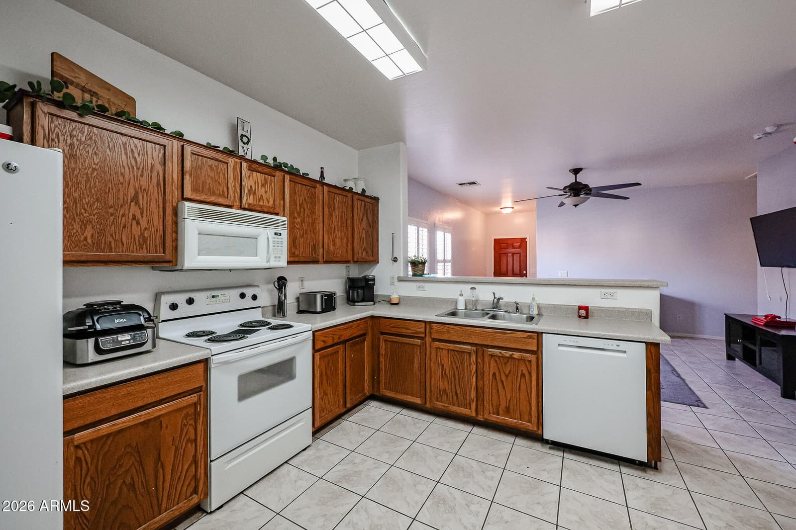 7008 W CESAR Street, Peoria, AZ 85345 — photo 8 of 24