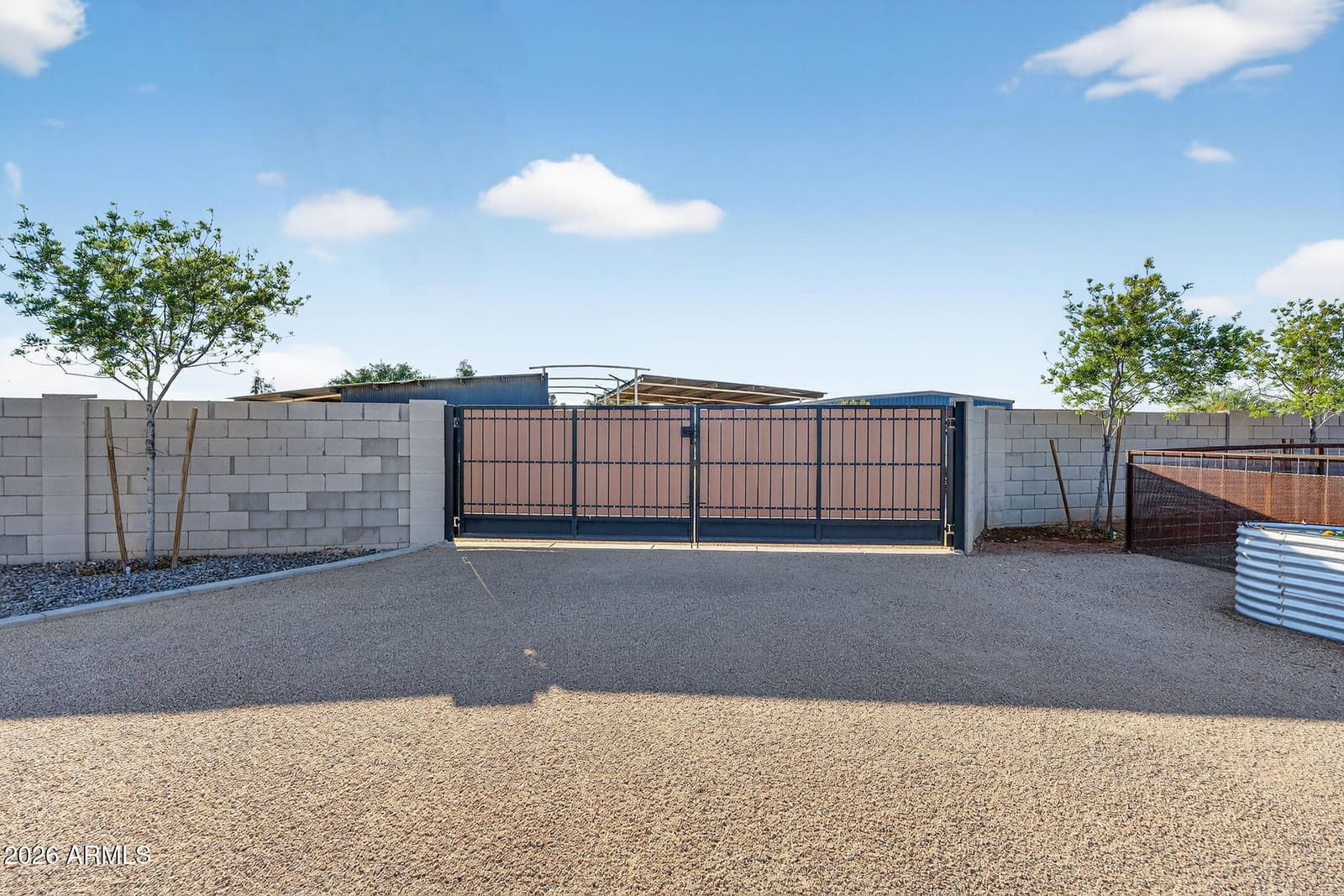 1124 E LOVELAND Lane, San Tan Valley, AZ 85140 — photo 9 of 72