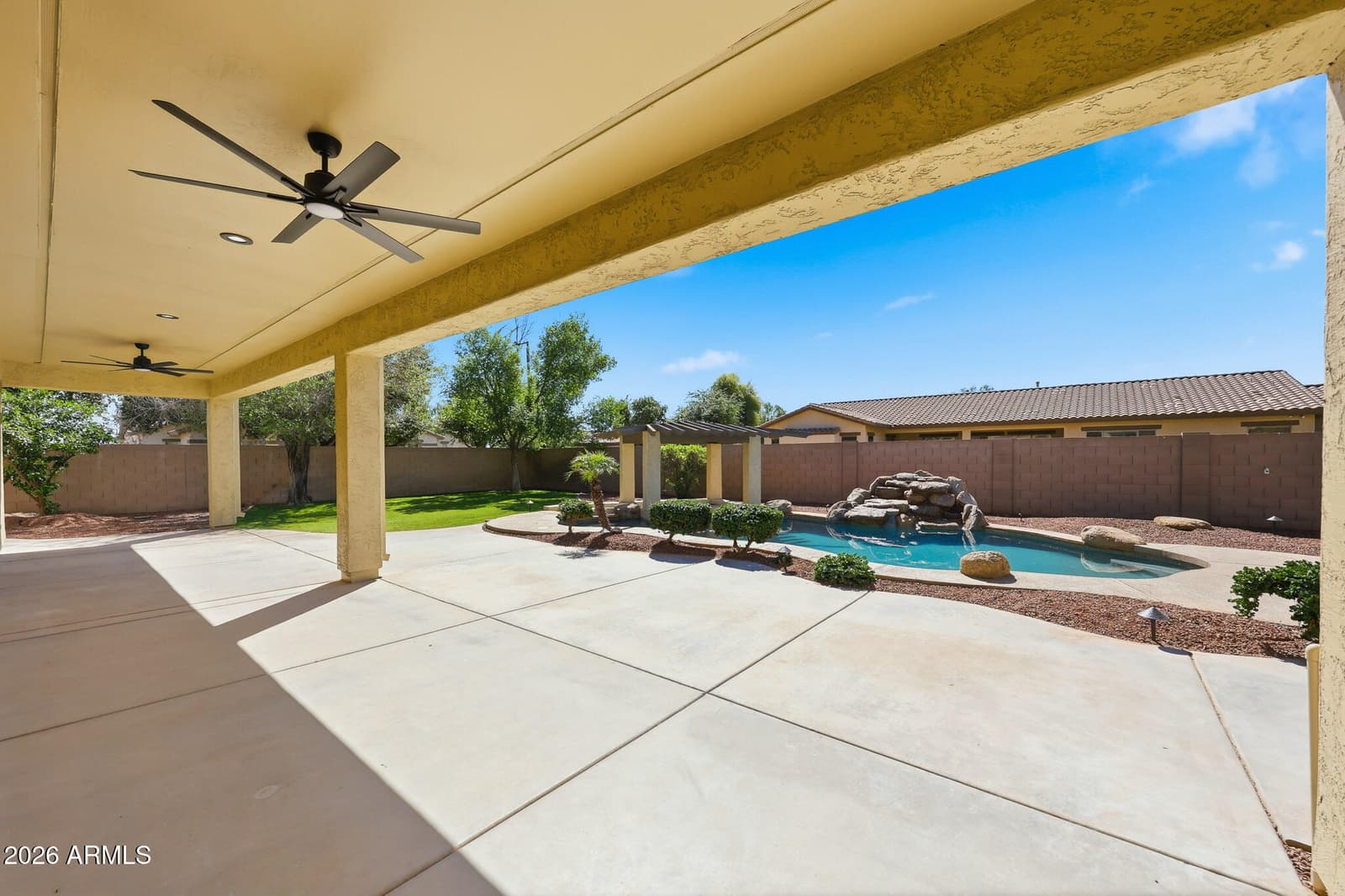 8001 W SAN JUAN Avenue, Glendale, AZ 85303 — photo 7 of 55