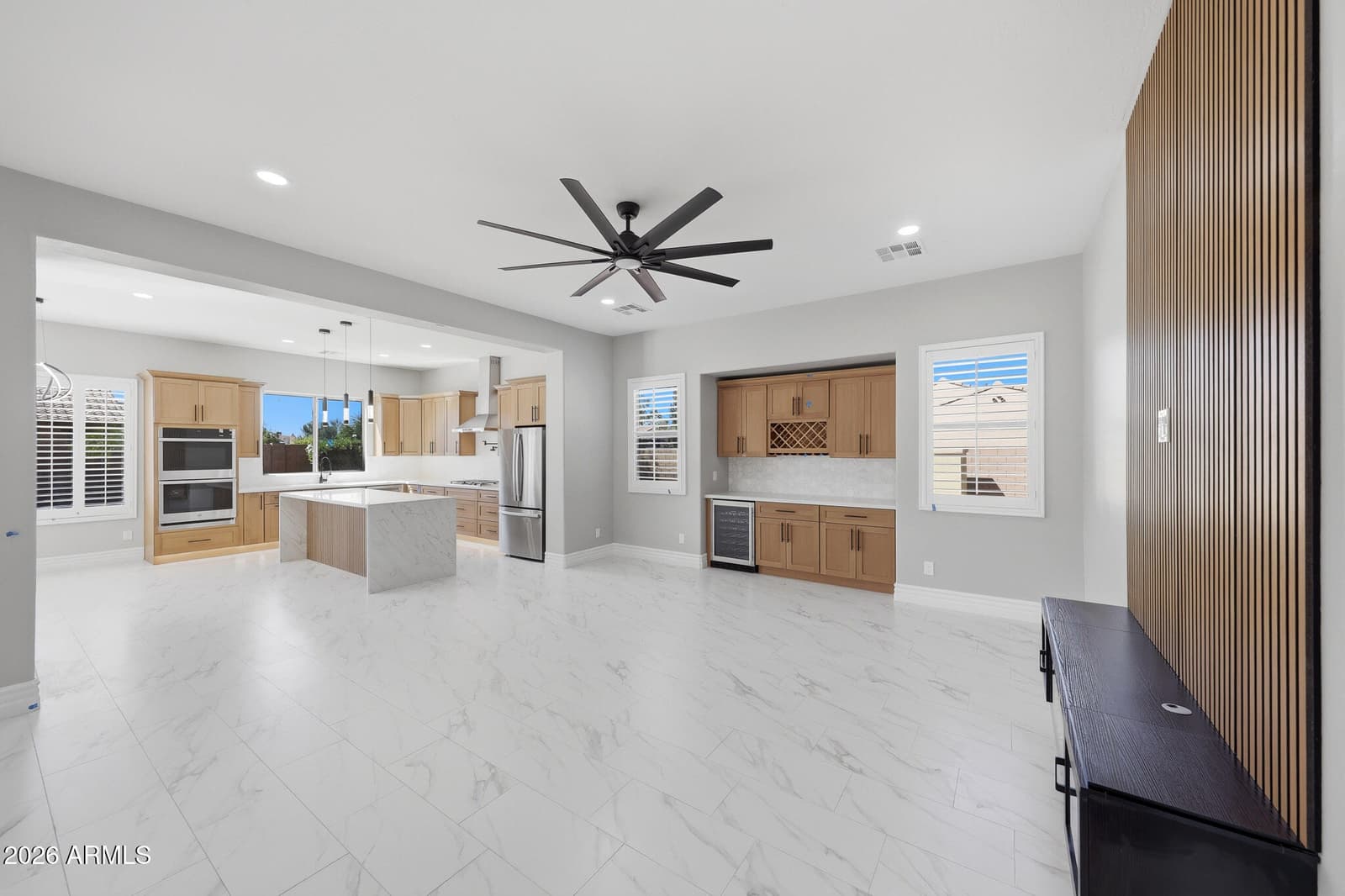8001 W SAN JUAN Avenue, Glendale, AZ 85303 — photo 8 of 55