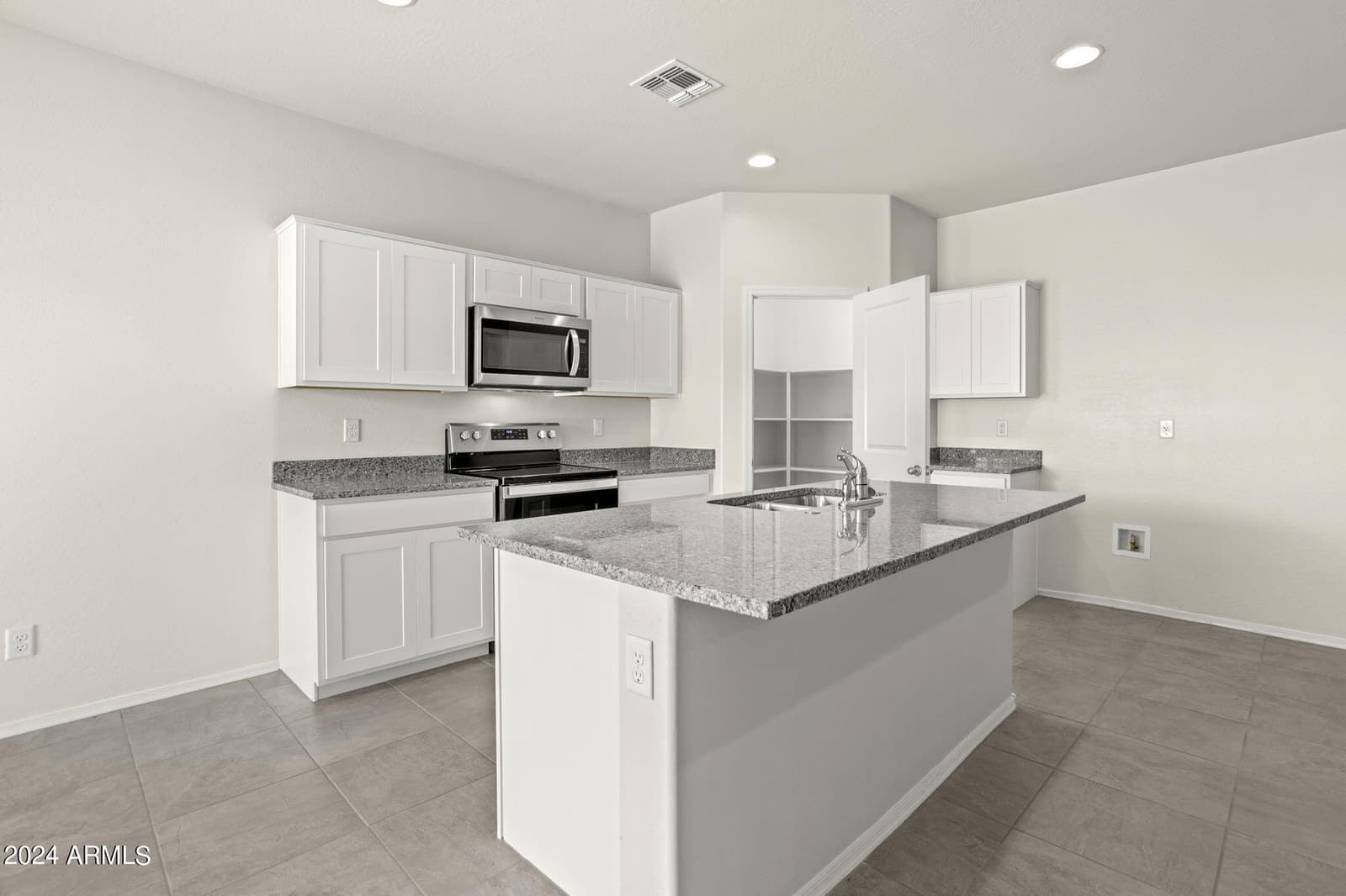 1351 W SHANNONS Way, Coolidge, AZ 85128 — photo 4 of 33