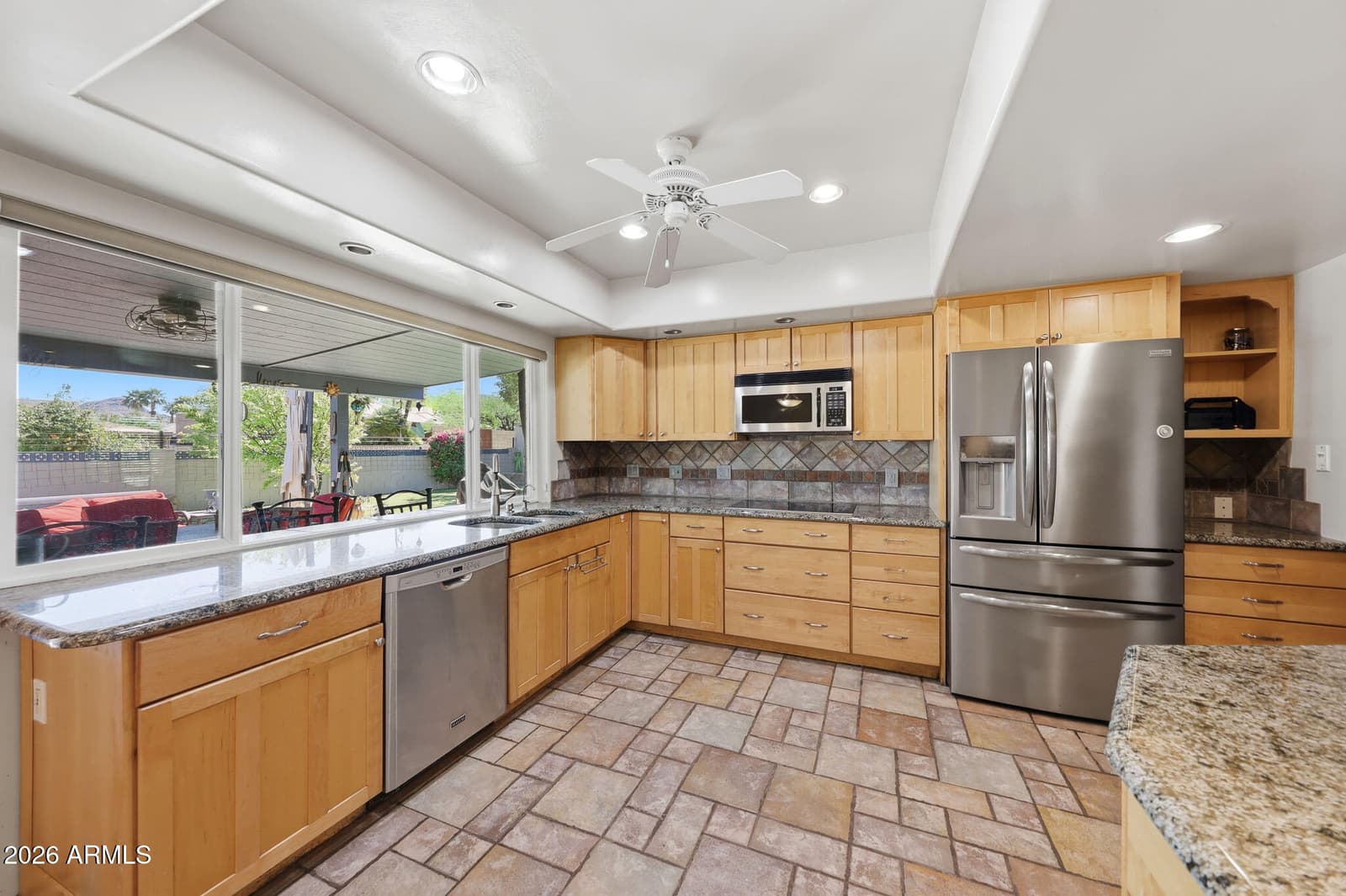 9037 N ARROYA GRANDE Drive, Phoenix, AZ 85028 — photo 3 of 41