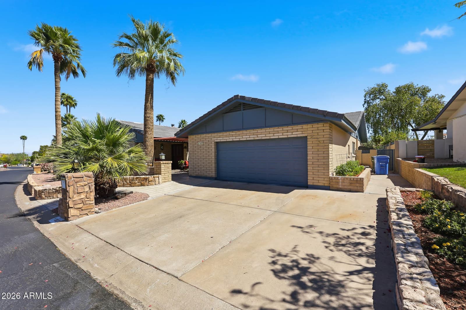 9037 N ARROYA GRANDE Drive, Phoenix, AZ 85028 — photo 36 of 41
