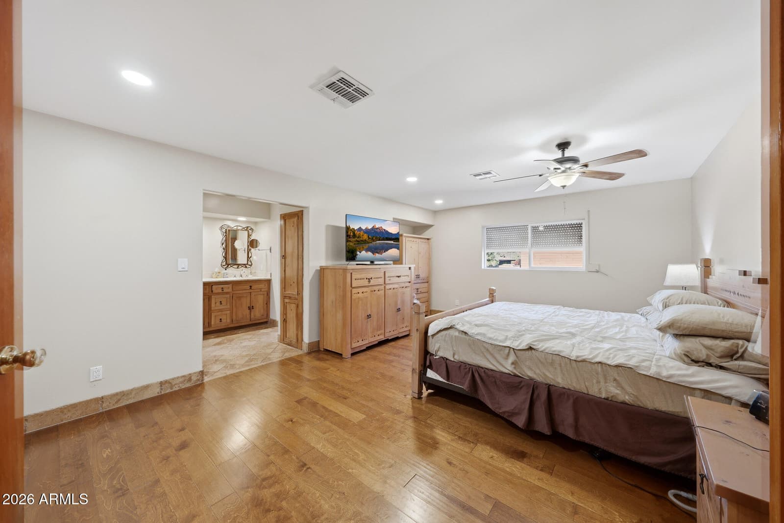 9037 N ARROYA GRANDE Drive, Phoenix, AZ 85028 — photo 12 of 41