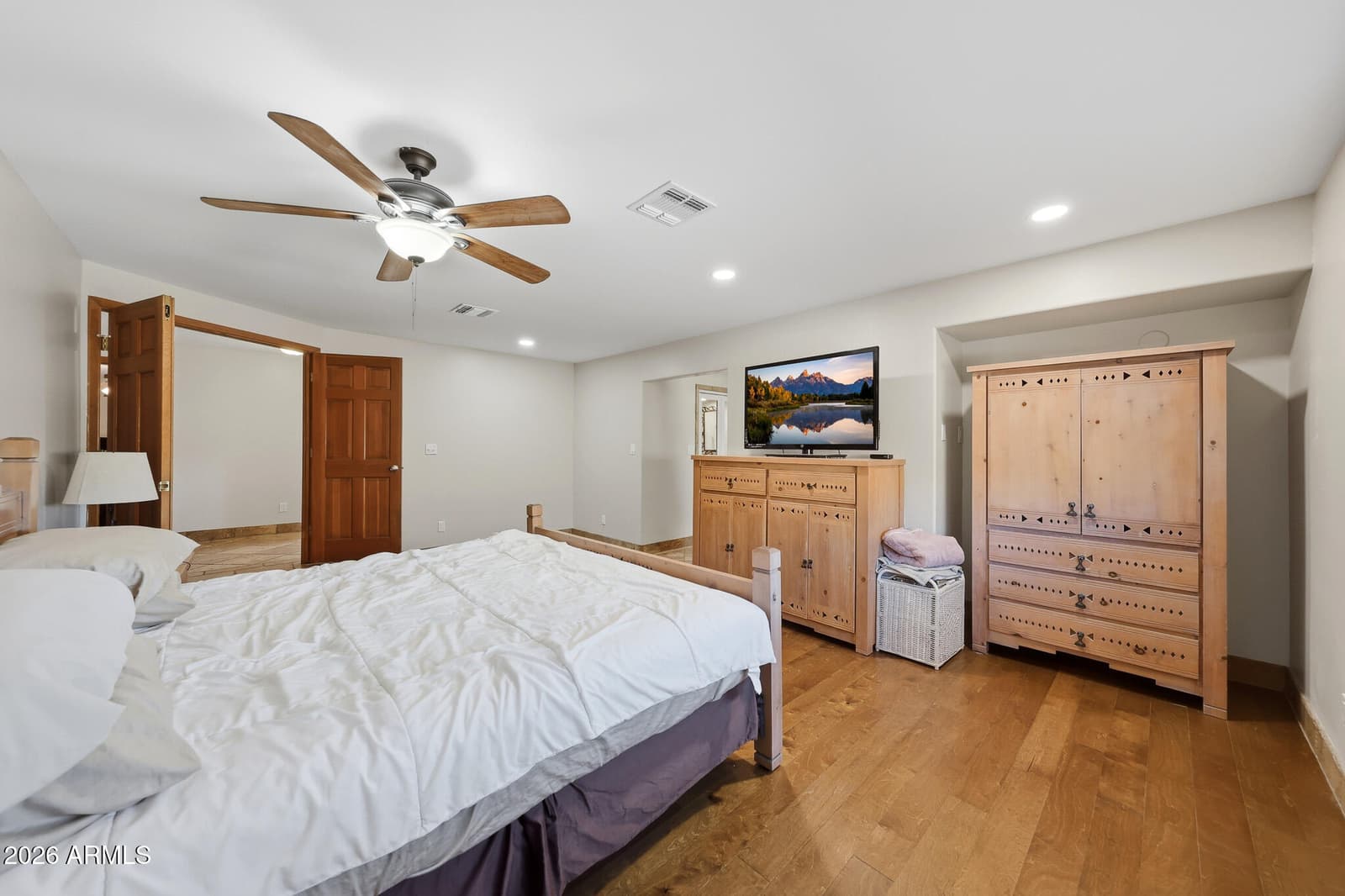 9037 N ARROYA GRANDE Drive, Phoenix, AZ 85028 — photo 13 of 41