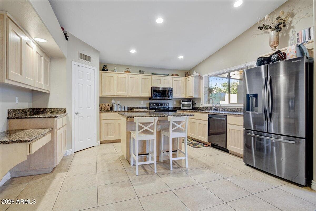 5721 W MARIPOSA GRANDE Lane, Glendale, AZ 85310 — photo 5 of 20