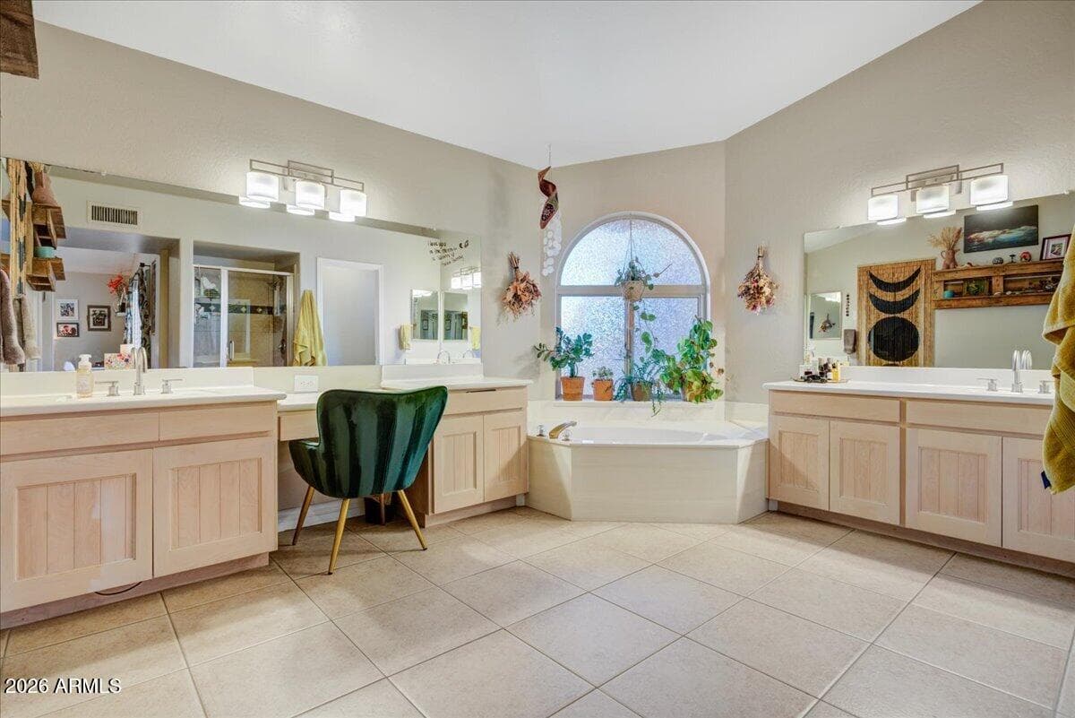 5721 W MARIPOSA GRANDE Lane, Glendale, AZ 85310 — photo 10 of 20