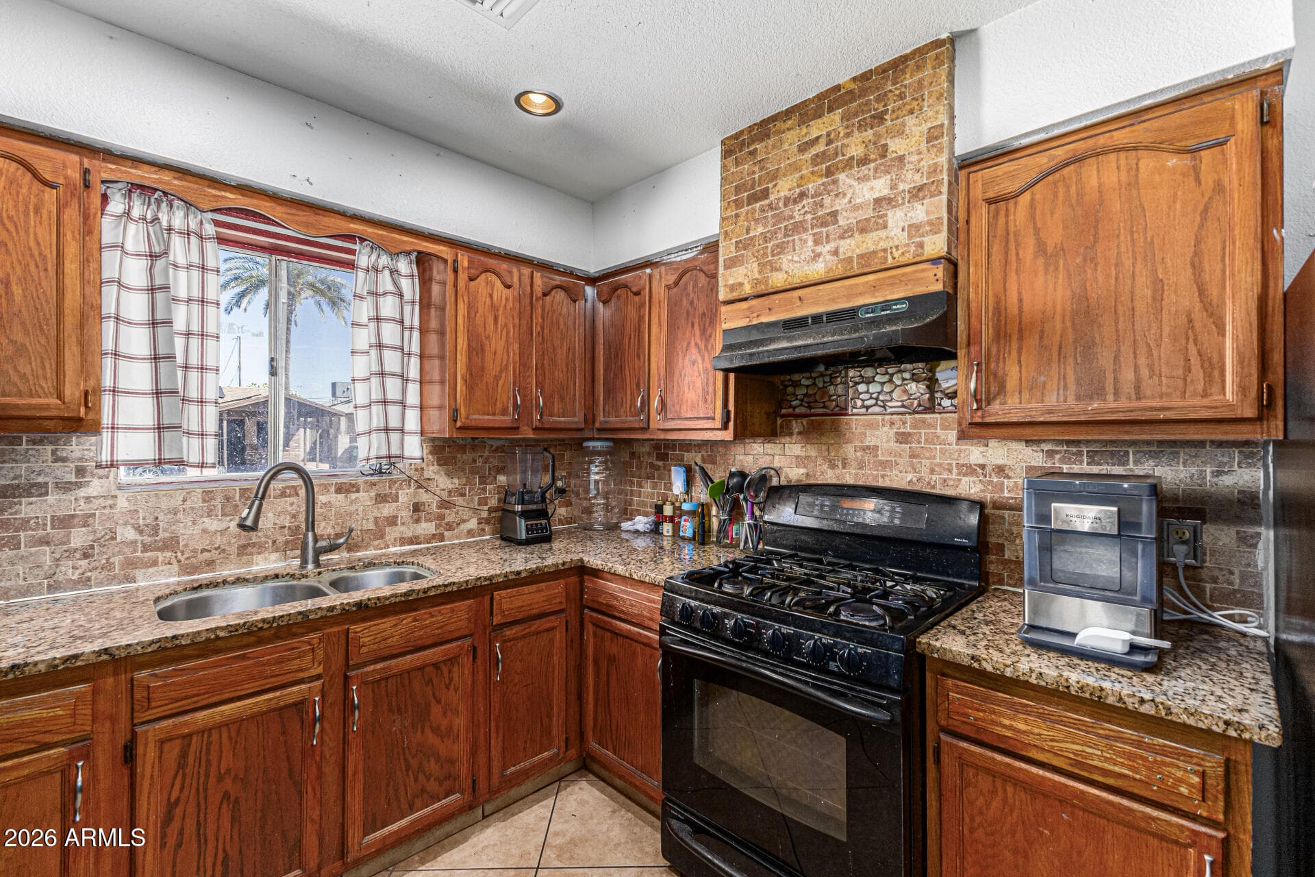 503 W 13TH Street, Casa Grande, AZ 85122 — photo 7 of 24