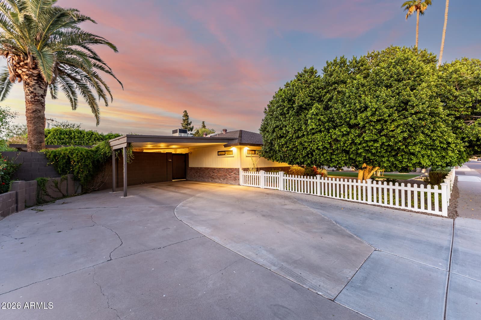 2602 N 20TH Avenue, Phoenix, AZ 85009 — photo 4 of 60