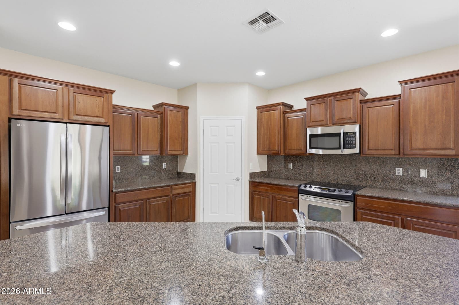 4607 S HASSETT Circle, Mesa, AZ 85212 — photo 9 of 42
