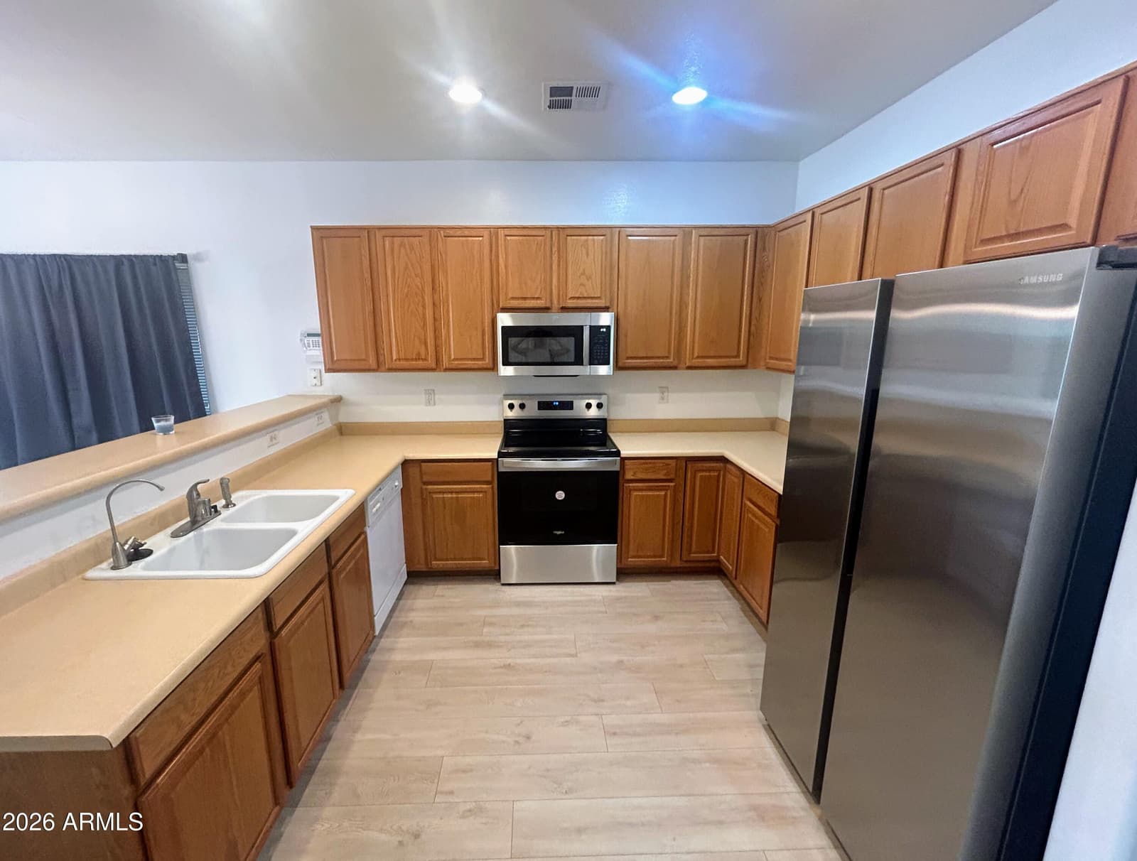 5812 S 10TH Drive, Phoenix, AZ 85041 — photo 5 of 12