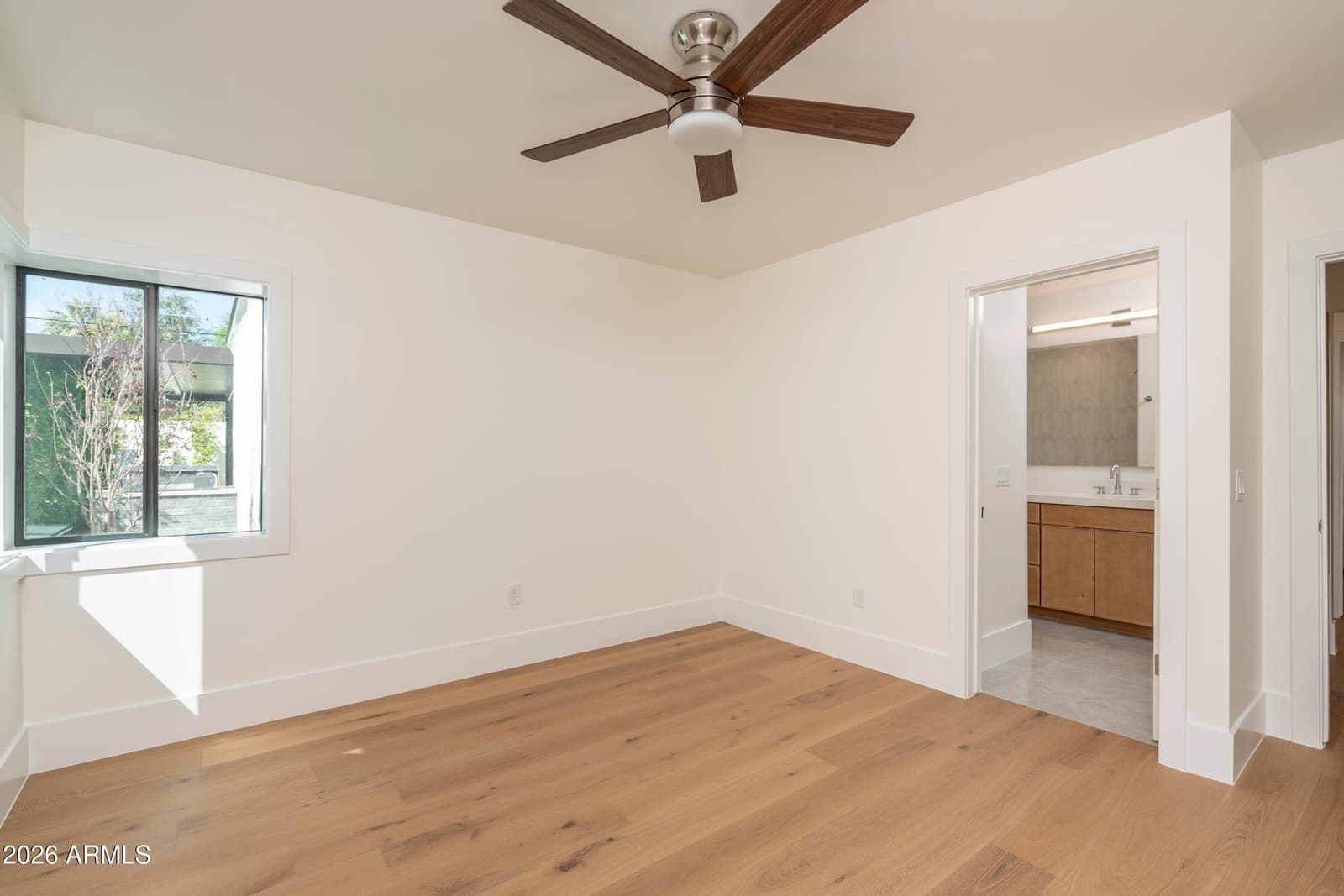 518 W Holly Street, Phoenix, AZ 85003 — photo 5 of 34