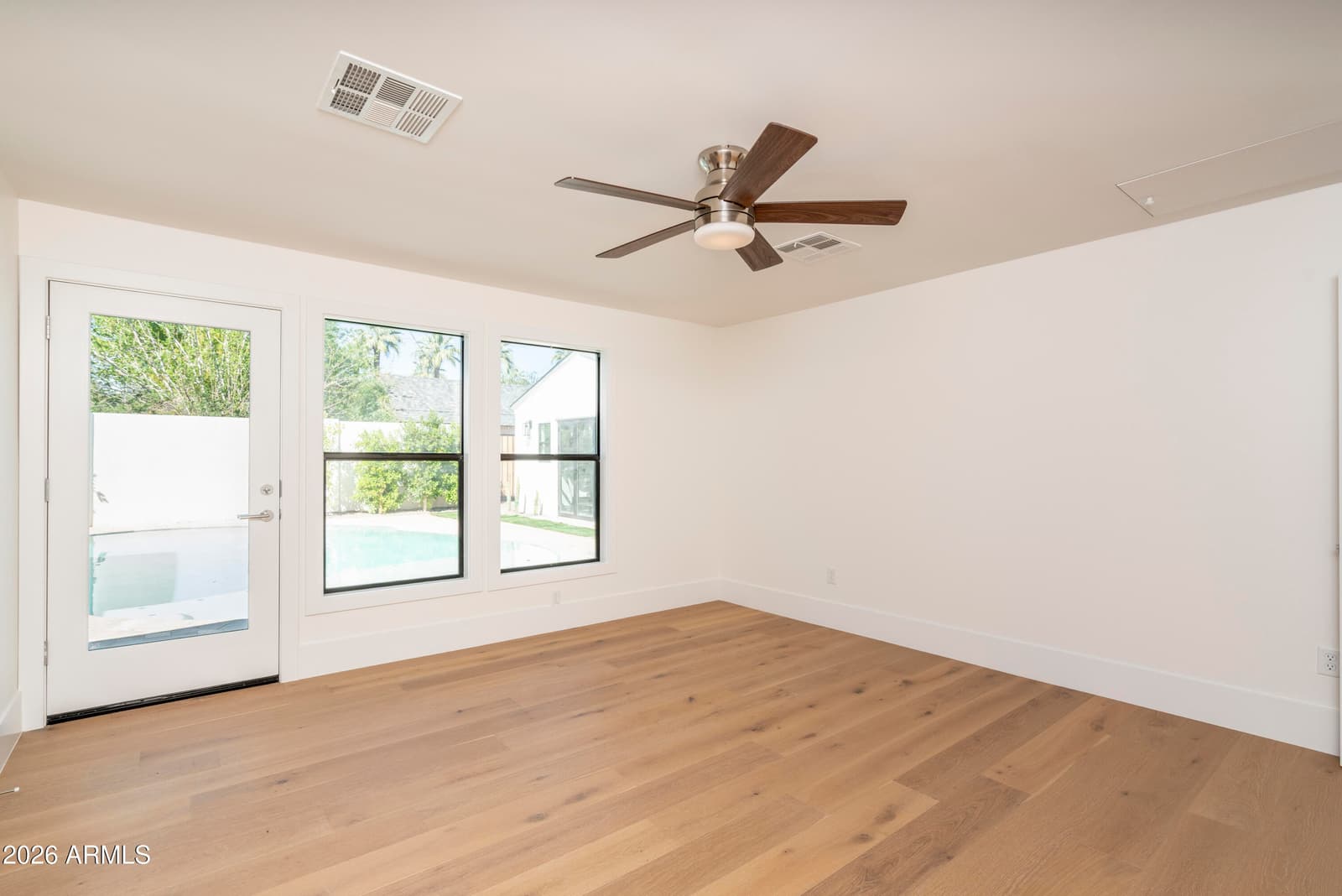 518 W Holly Street, Phoenix, AZ 85003 — photo 8 of 34