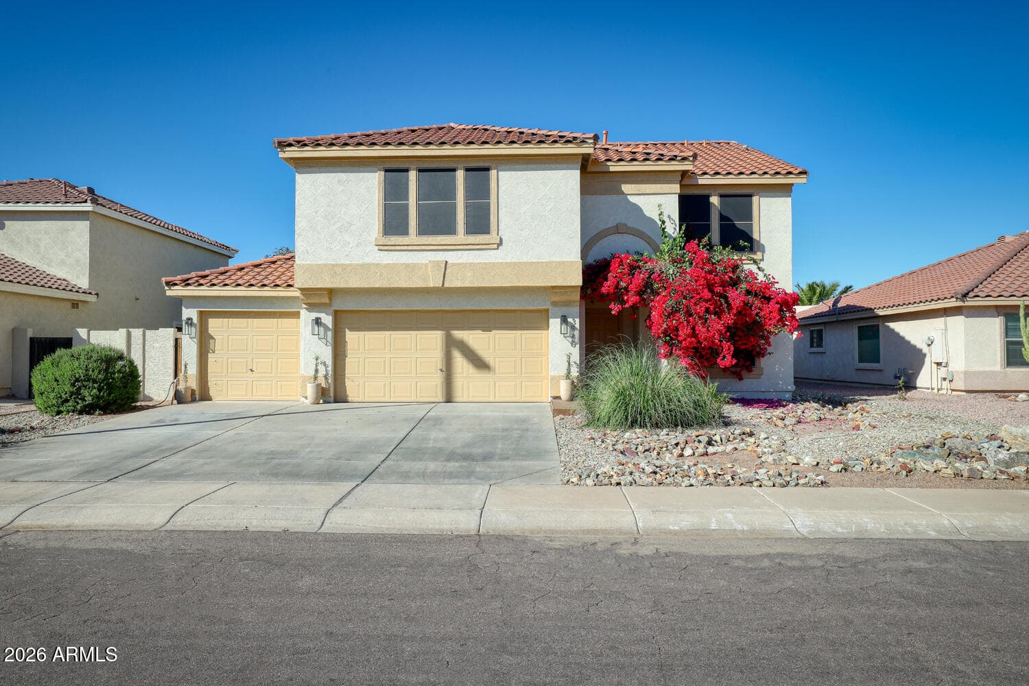 3940 S MOCCASIN Trail, Gilbert, AZ 85297 — photo 2 of 45