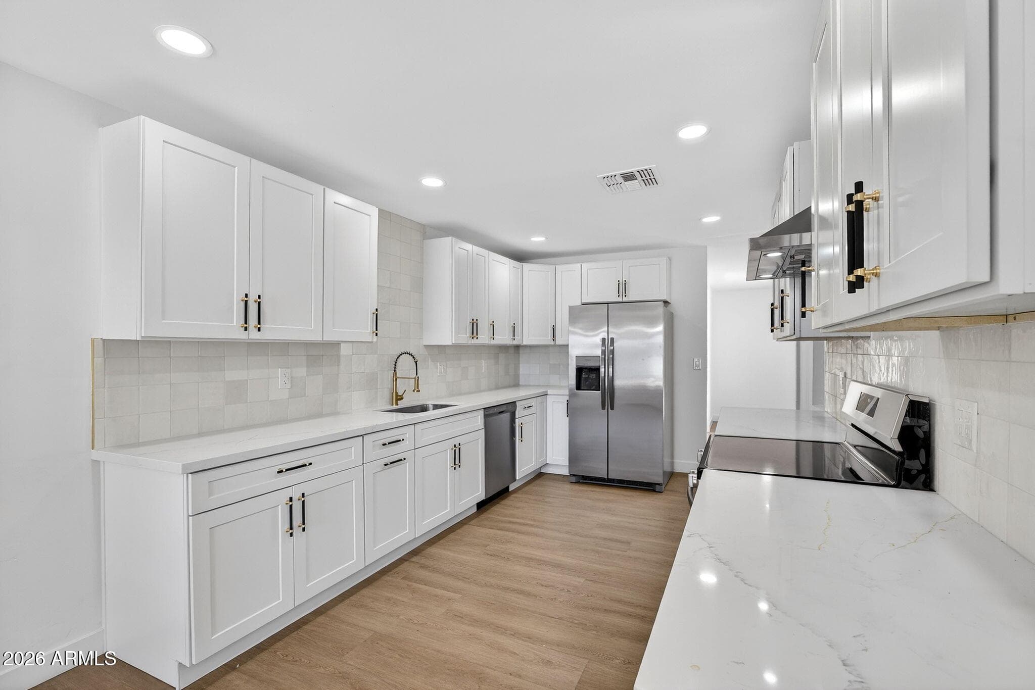 5724 N 13TH Place, Phoenix, AZ 85014 — photo 5 of 28