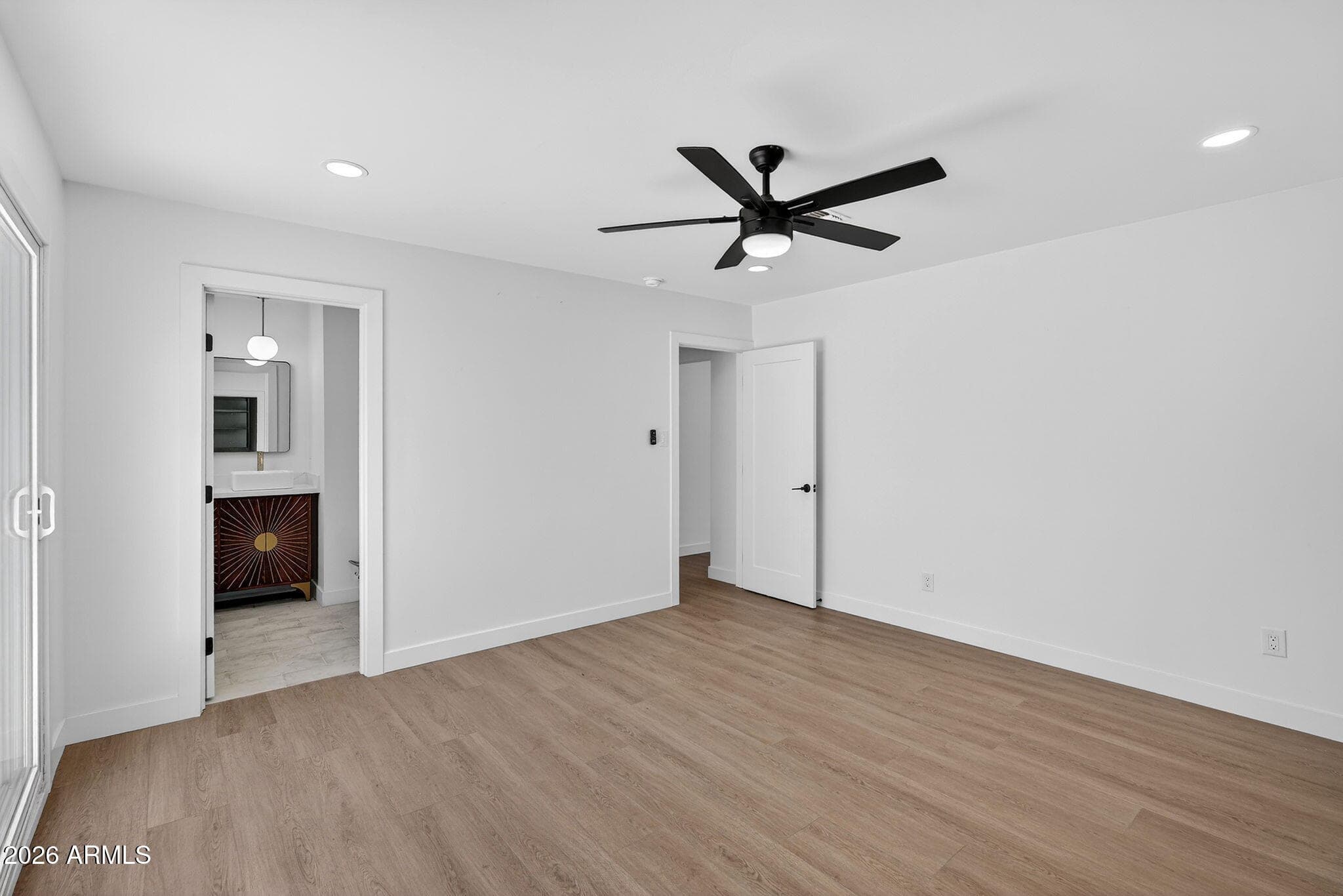 5724 N 13TH Place, Phoenix, AZ 85014 — photo 10 of 28