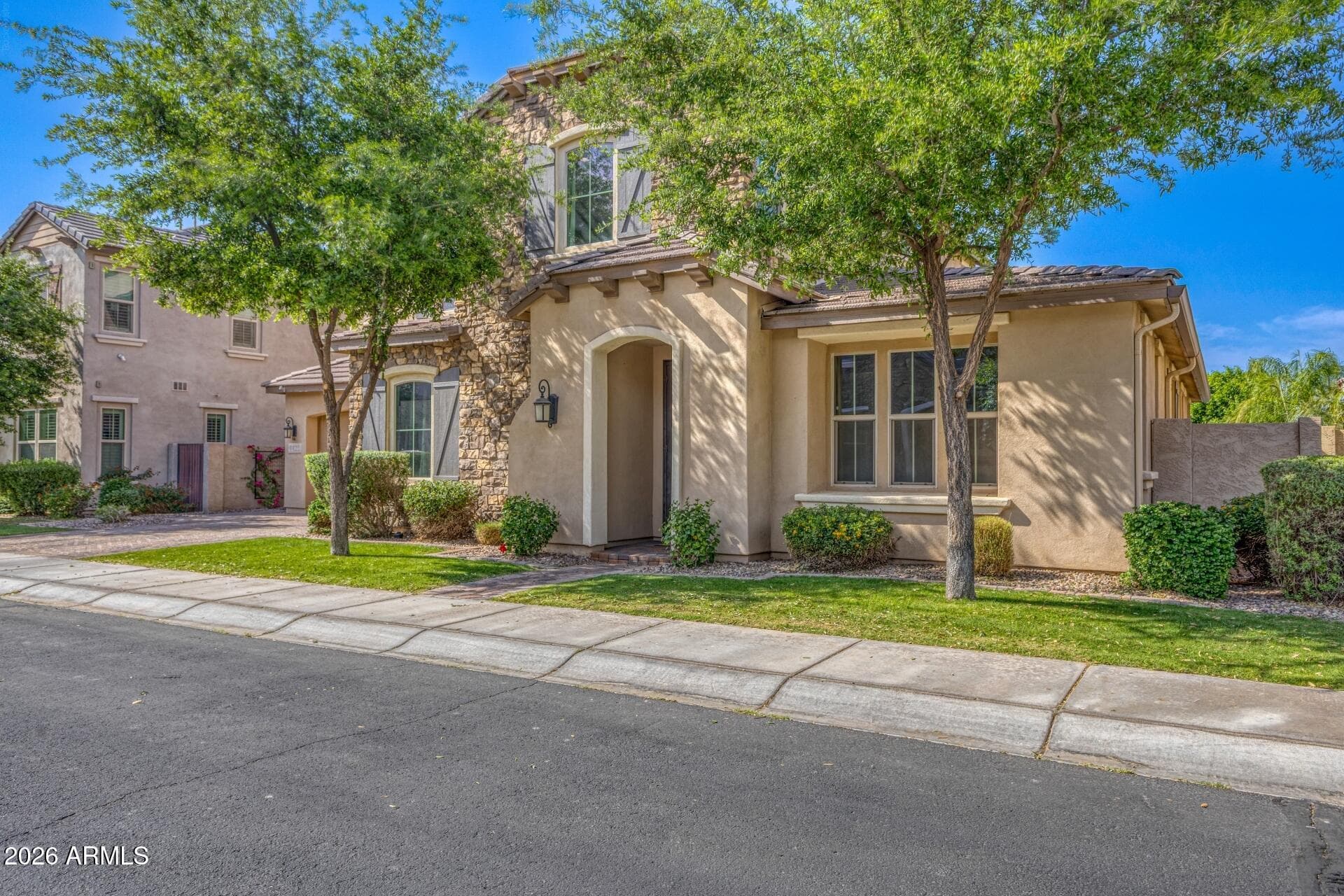 4420 S GARDENIA Drive, Chandler, AZ 85248 — photo 4 of 47