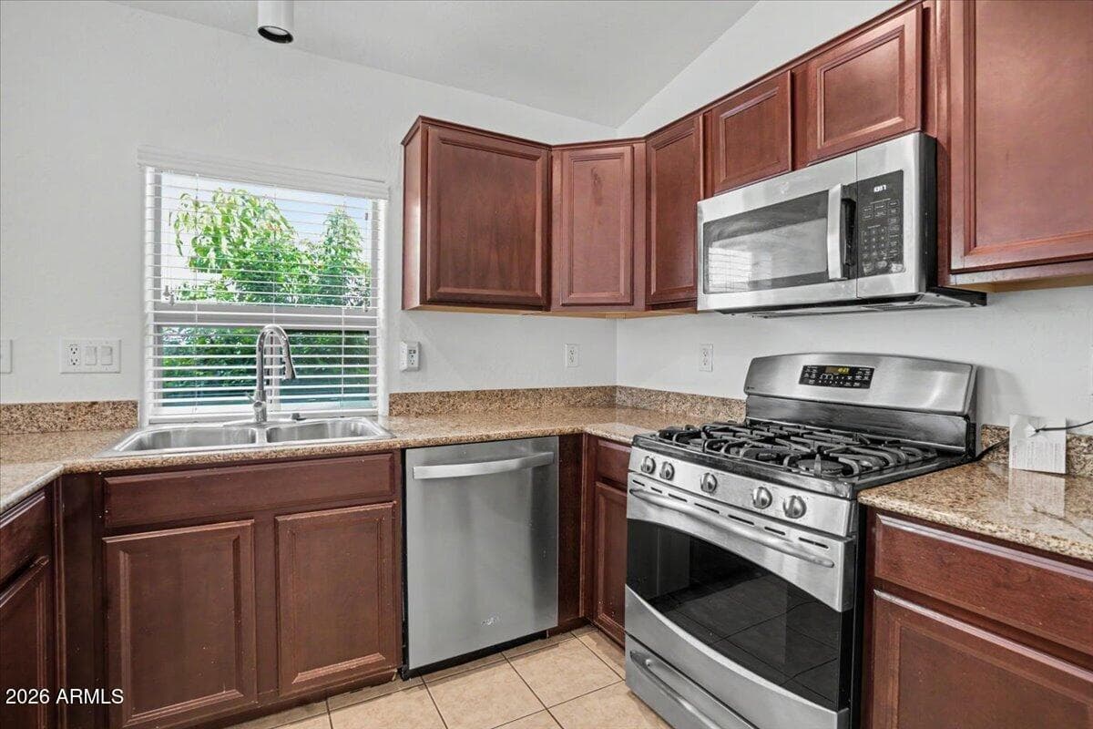 24726 N 29th Place, Phoenix, AZ 85024 — photo 8 of 31
