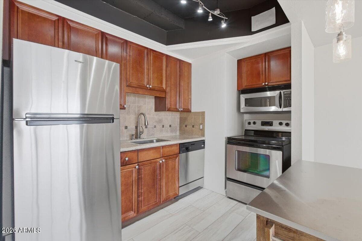 4750 N CENTRAL Avenue B14, Phoenix, AZ 85012 — photo 10 of 56