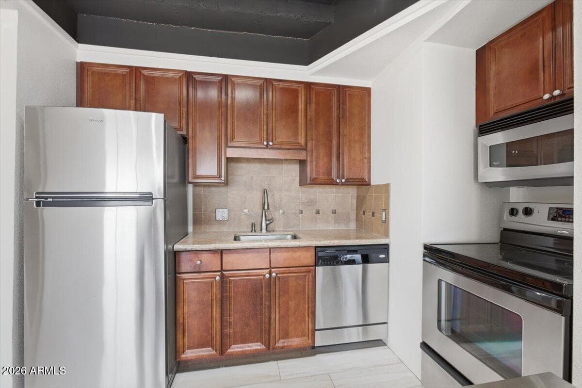 4750 N CENTRAL Avenue B14, Phoenix, AZ 85012 — photo 11 of 56