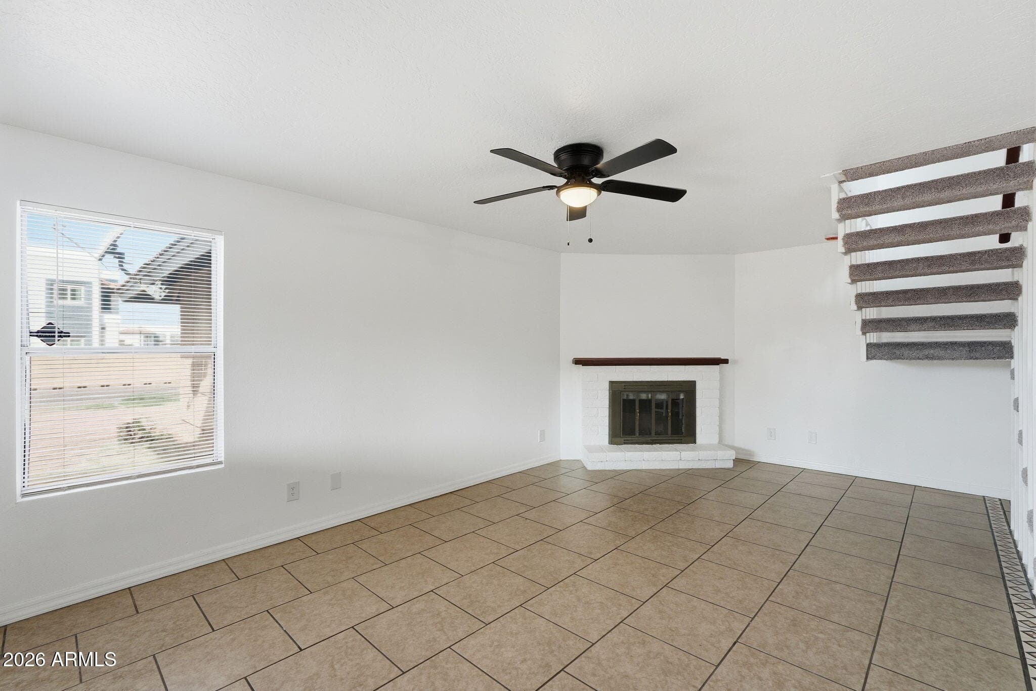 6943 W MONTEROSA Circle 1390, Phoenix, AZ 85033 — photo 7 of 27