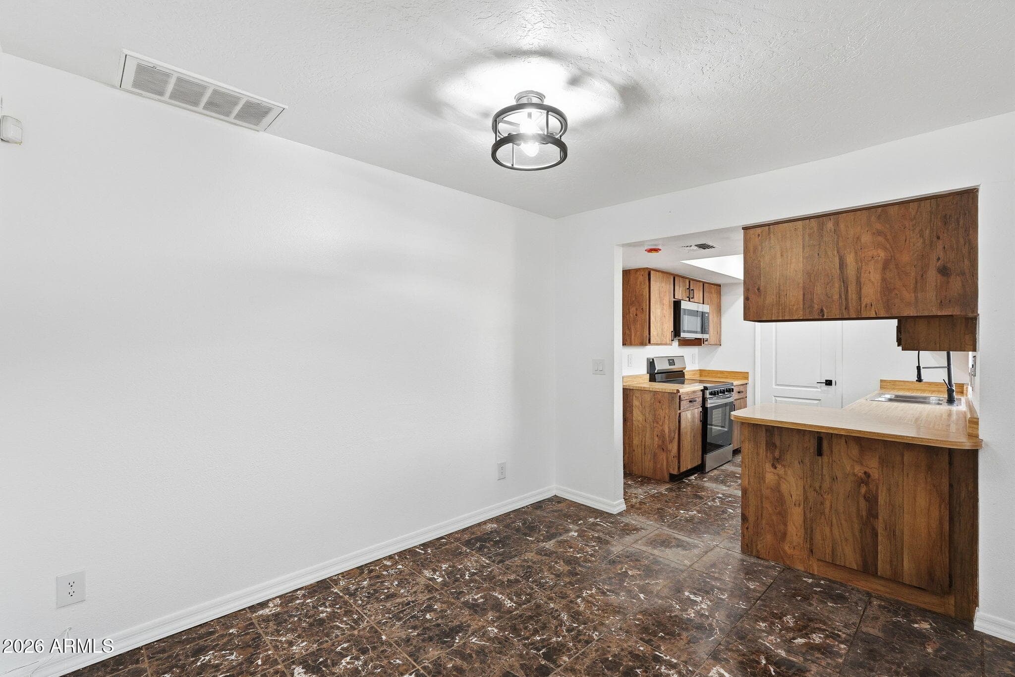 6943 W MONTEROSA Circle 1390, Phoenix, AZ 85033 — photo 15 of 27