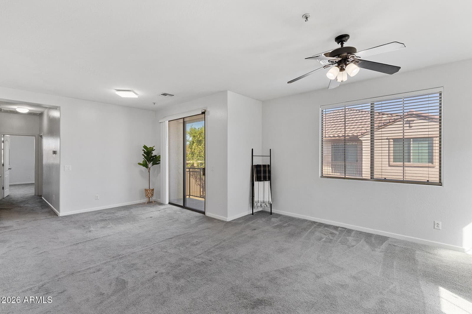 8189 W GROOM CREEK Road, Phoenix, AZ 85043 — photo 7 of 36
