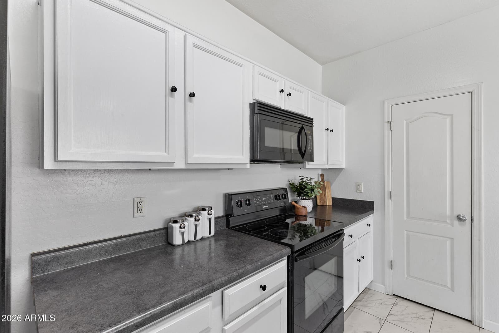 8189 W GROOM CREEK Road, Phoenix, AZ 85043 — photo 17 of 36