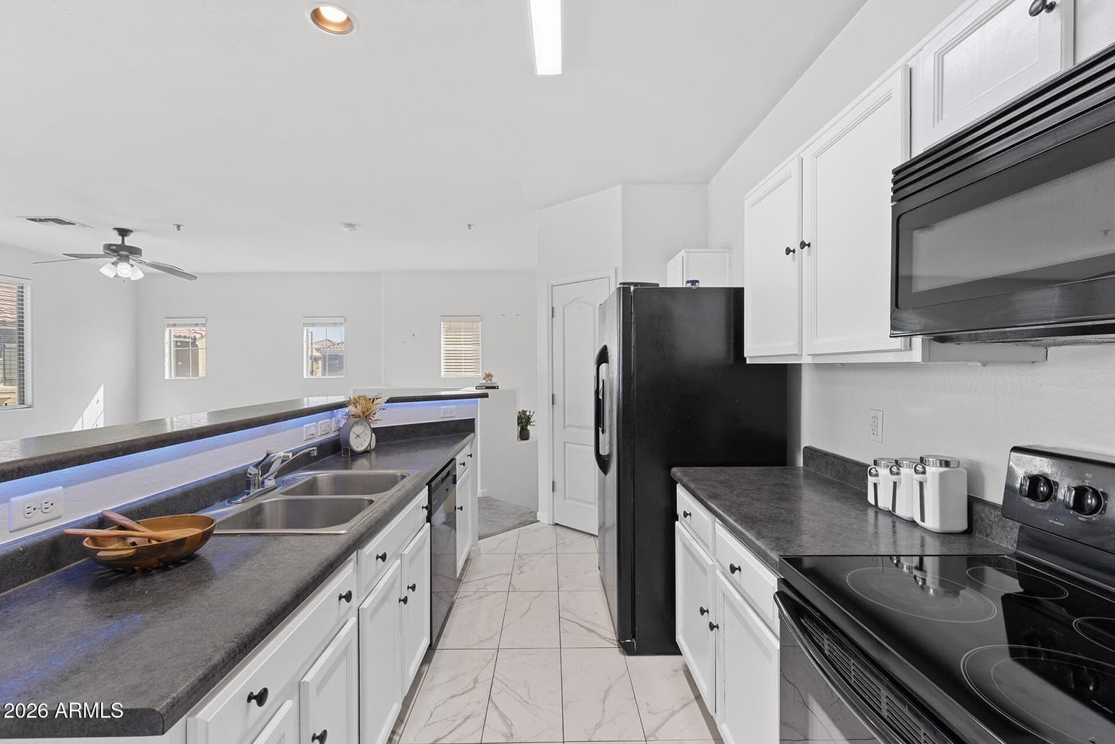 8189 W GROOM CREEK Road, Phoenix, AZ 85043 — photo 19 of 36
