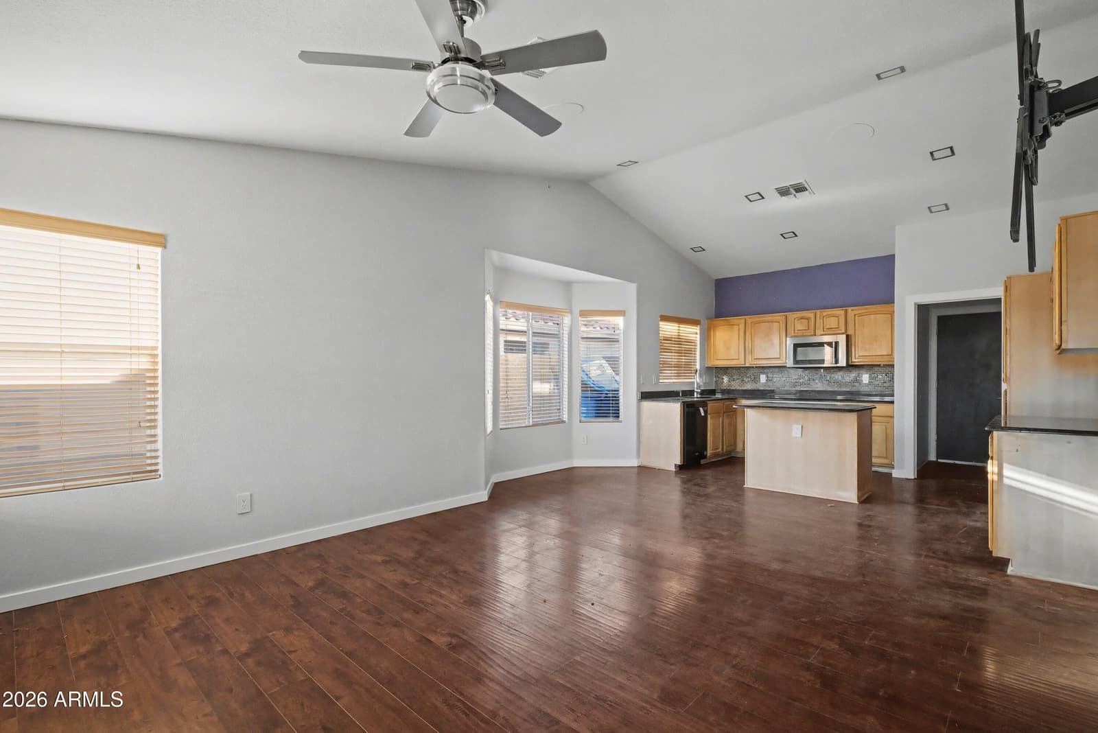 3925 W CHARTER OAK Road, Phoenix, AZ 85029 — photo 7 of 39