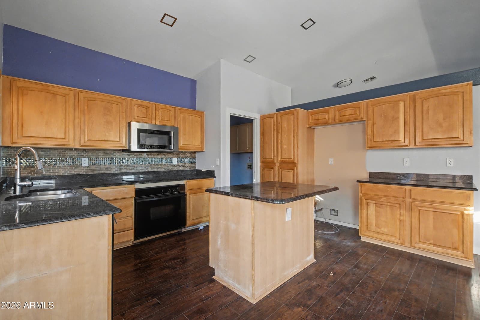 3925 W CHARTER OAK Road, Phoenix, AZ 85029 — photo 10 of 39