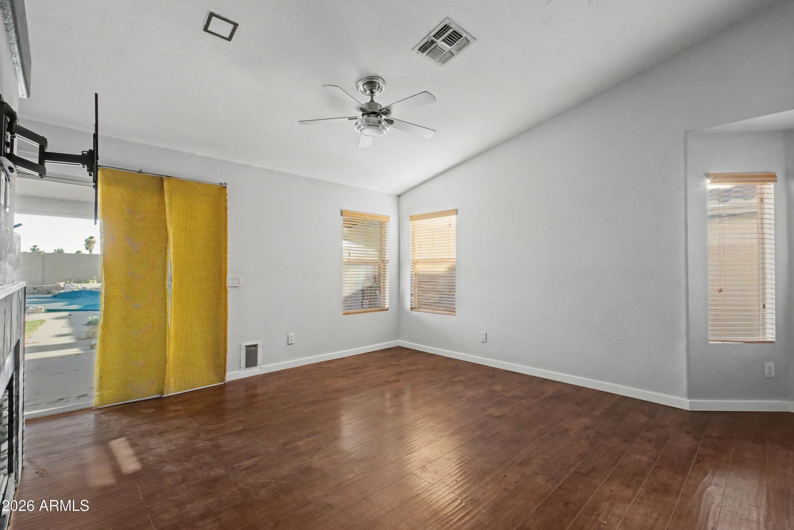 3925 W CHARTER OAK Road, Phoenix, AZ 85029 — photo 13 of 39