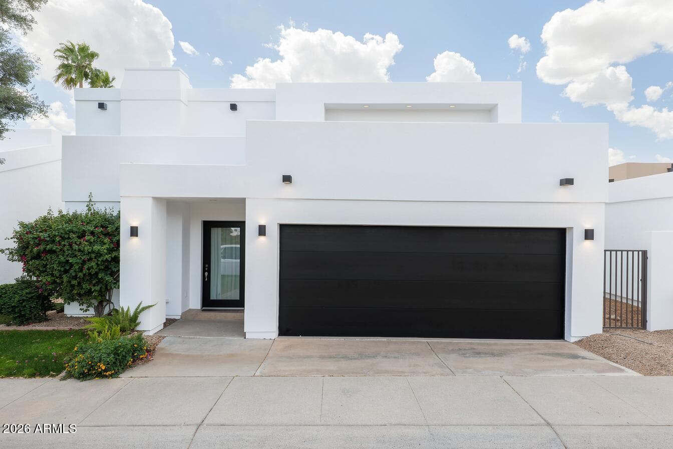 3033 E CLAREMONT Avenue, Phoenix, AZ 85016 — photo 4 of 26