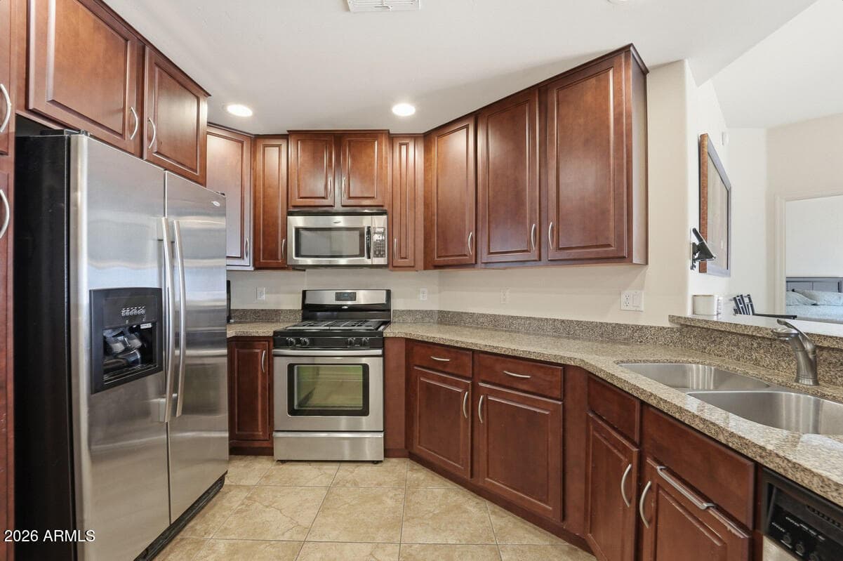 5350 E DEER VALLEY Drive 4401, Phoenix, AZ 85054 — photo 5 of 37