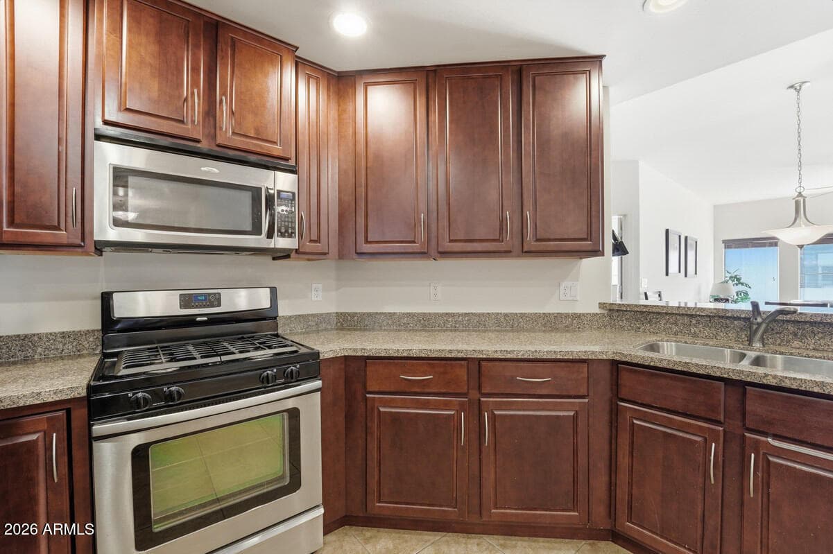 5350 E DEER VALLEY Drive 4401, Phoenix, AZ 85054 — photo 6 of 37