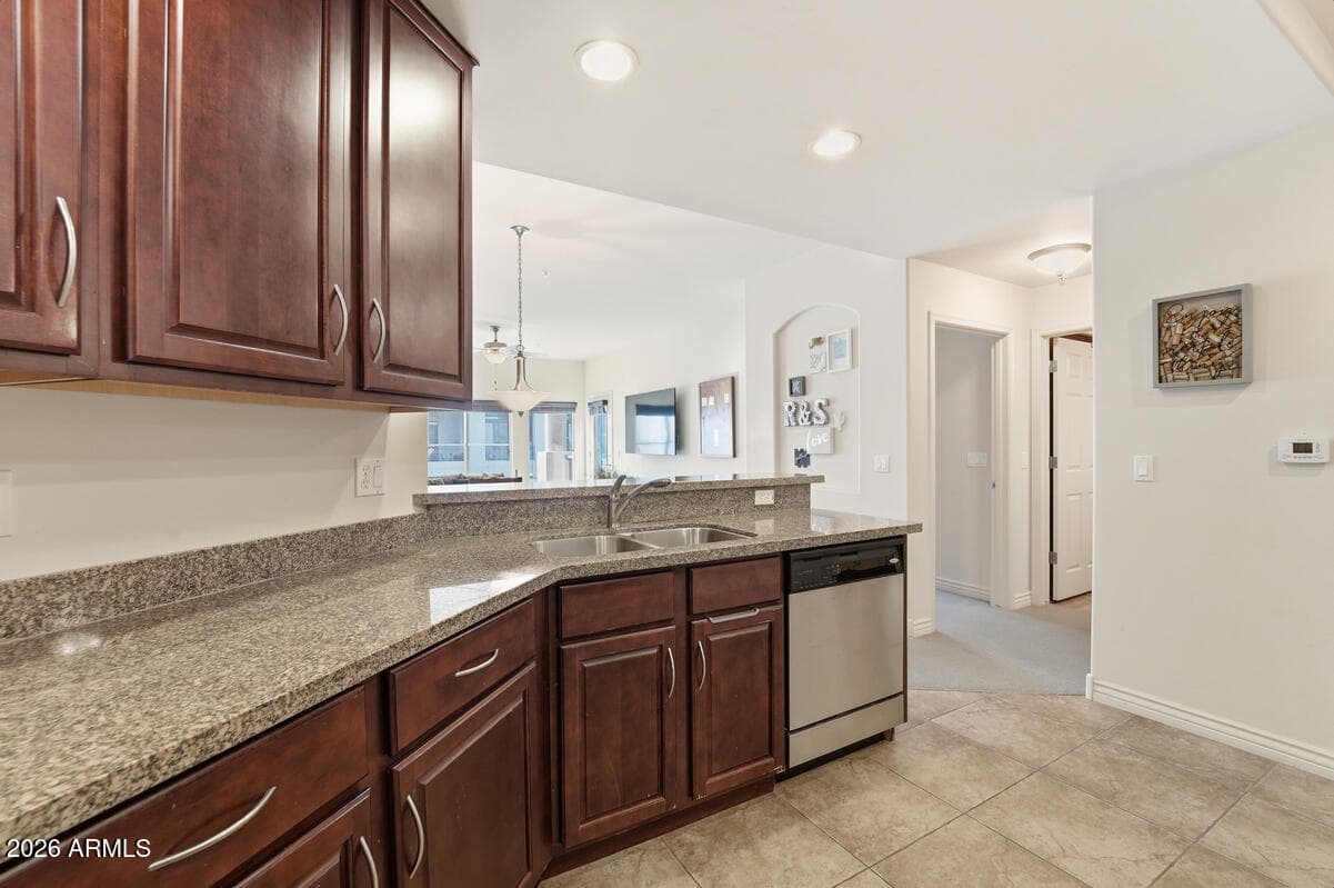 5350 E DEER VALLEY Drive 4401, Phoenix, AZ 85054 — photo 8 of 37