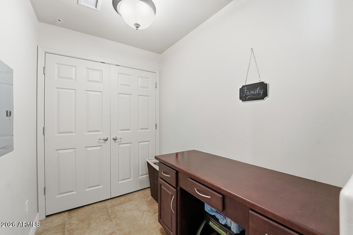 5350 E DEER VALLEY Drive 4401, Phoenix, AZ 85054 — photo 10 of 37