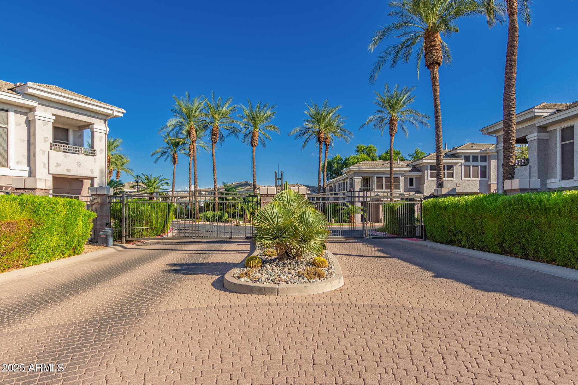 15221 N CLUBGATE Drive 1121, Scottsdale, AZ 85254 — photo 33 of 39