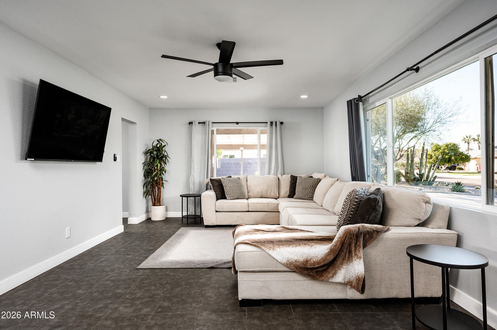 8059 E CAMBRIDGE Avenue, Scottsdale, AZ 85257 — photo 10 of 33