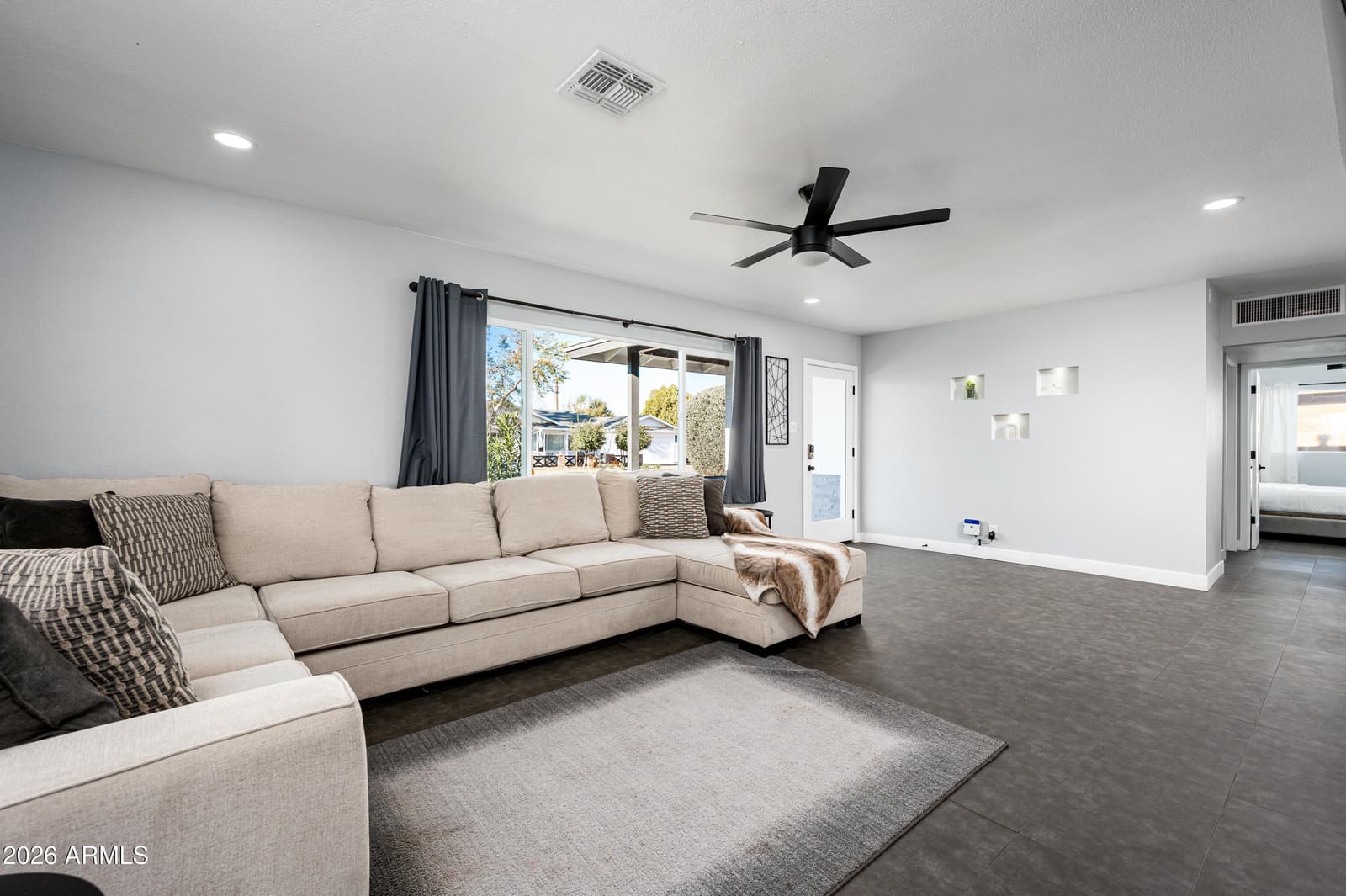 8059 E CAMBRIDGE Avenue, Scottsdale, AZ 85257 — photo 12 of 33