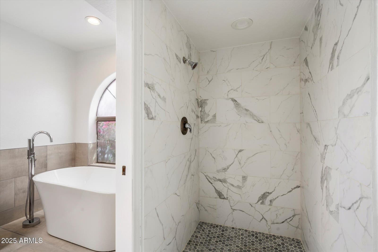 7245 E BUENA TERRA Way, Scottsdale, AZ 85250 — photo 9 of 18