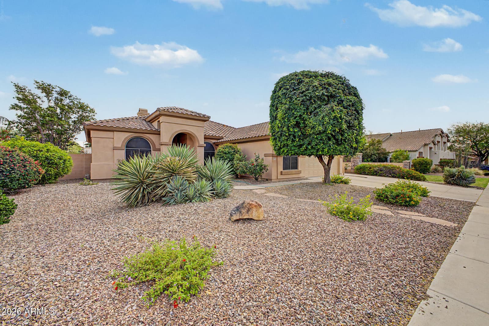 9711 E GLENCOVE Circle, Mesa, AZ 85207 — photo 2 of 34