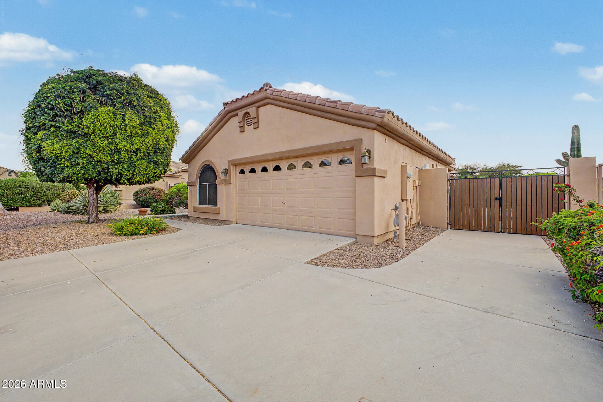 9711 E GLENCOVE Circle, Mesa, AZ 85207 — photo 3 of 34