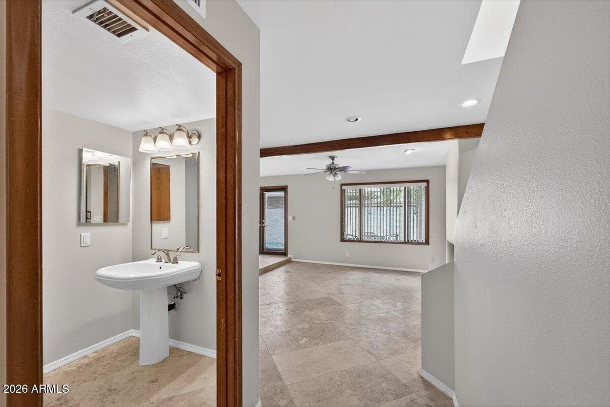 5750 N 10TH Street 5, Phoenix, AZ 85014 — photo 11 of 36