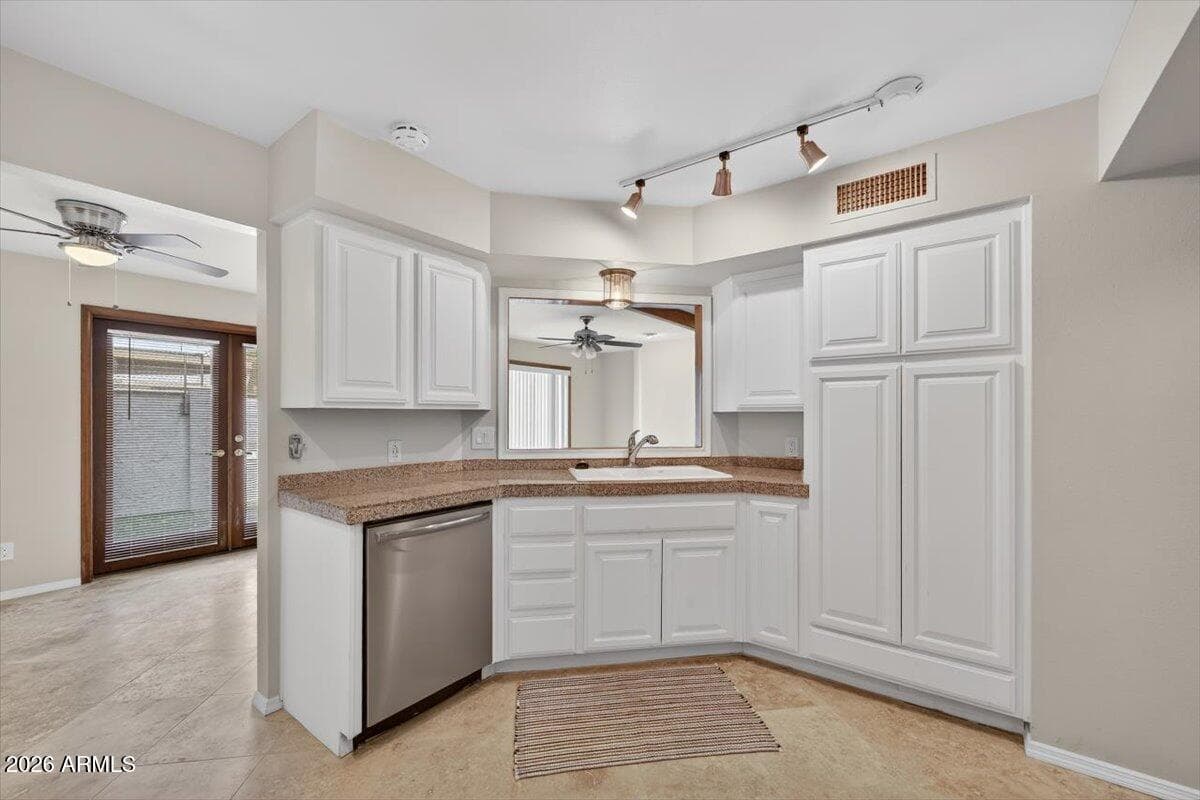 5750 N 10TH Street 5, Phoenix, AZ 85014 — photo 7 of 36