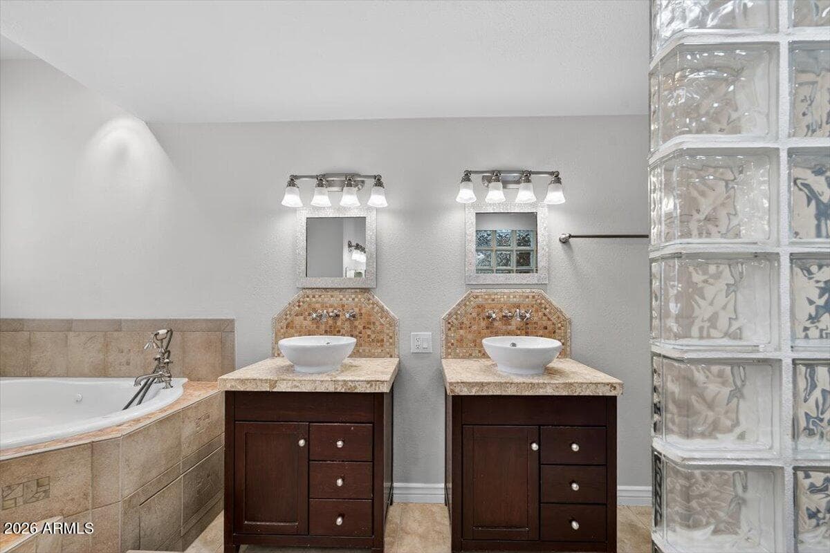5750 N 10TH Street 5, Phoenix, AZ 85014 — photo 19 of 36