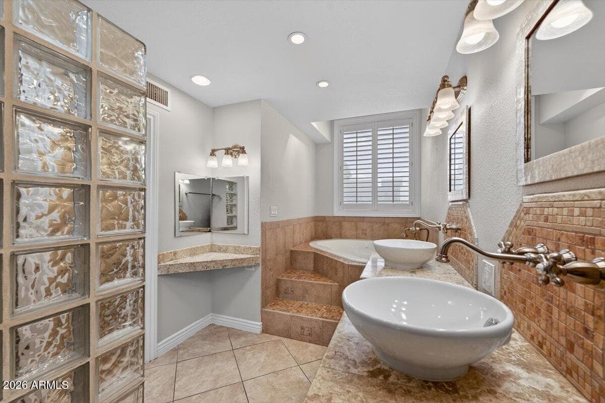 5750 N 10TH Street 5, Phoenix, AZ 85014 — photo 18 of 36