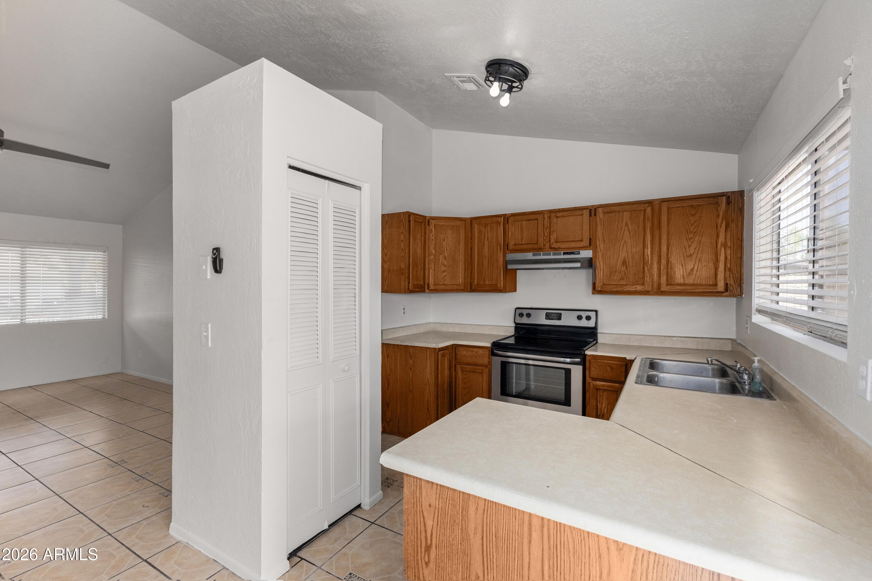 4537 N 79TH Avenue, Phoenix, AZ 85033 — photo 11 of 30