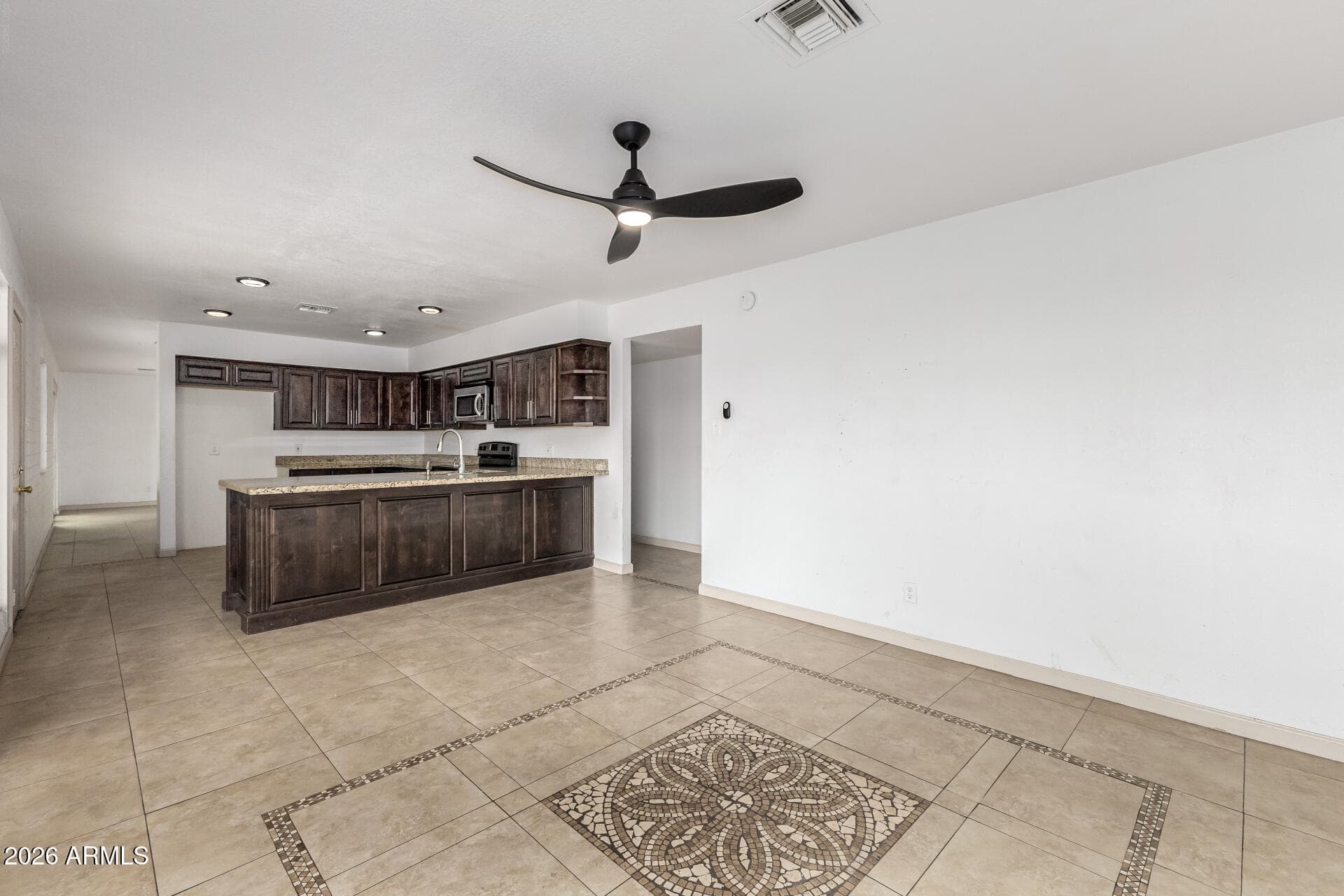 5017 N 64th Avenue, Glendale, AZ 85301 — photo 8 of 32