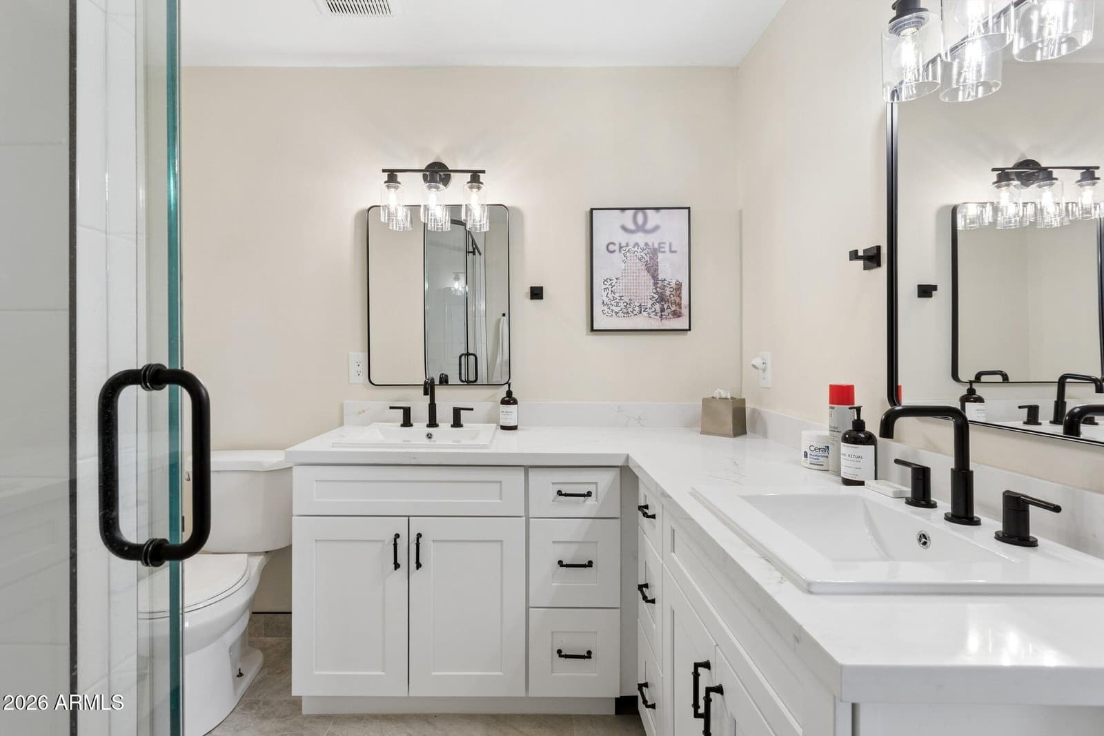2818 E CLARENDON Avenue, Phoenix, AZ 85016 — photo 10 of 20